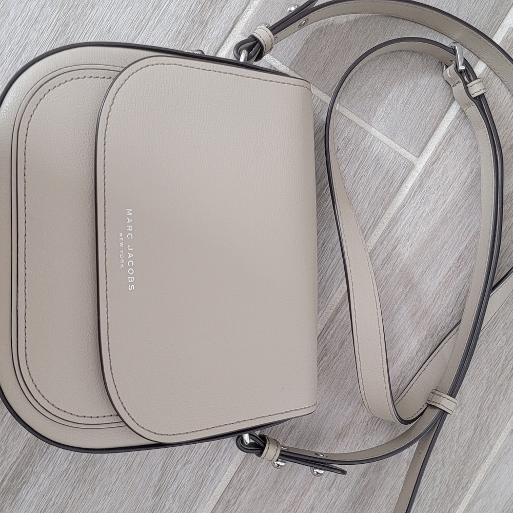 Marc jocabs saddle bag (missing the charm)